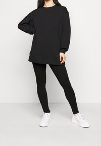Pieces Petite Sudadera - black