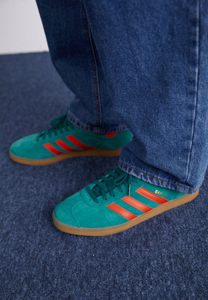 adidas gazelle silver green womens Adidas Gazelle Indoor Collegiate Green Lucid Pink main image 0
