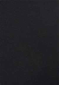 Têxtil preto ribado, com uma textura suave e ligeiramente elástica. A superfície é uniforme, sem padrões ou costuras visíveis.