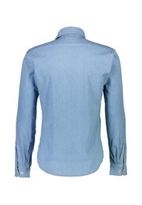 Vaaleansininen farkkupaita, pitkähihaisena, suoran helmana, napitettava kaulus, napitettu hihansuu ja sileä, tekstuuroitu pinta.