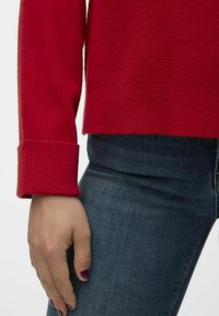 Vero Moda VMGOLD - Strickpullover - salsa