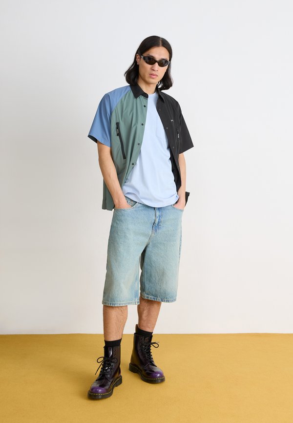 POCKET - Basic T-shirt - air sky2