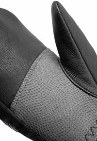 Schwarzer Lederhandschuh mit einem strukturierten grauen Handflächenbereich, weicher Oberfläche und genähten Akzenten entlang der Nähte. Der Daumenbereich ist leicht spitz zulaufend.