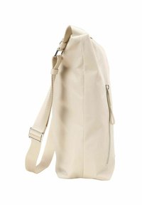 Sac synthétique beige au fini lisse, avec une sangle en tissu ajustable et une poche latérale zippée. Design compact et vertical avec un matériel minimal.