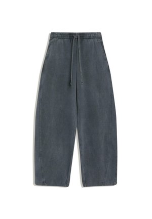 Grå bukser med vide ben lavet af blødt, struktureret stof. Har en elastisk talje med snor og sidelommer.