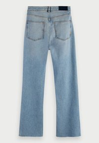 Jeans de mezclilla azul claro con un diseño de pierna recta, que cuentan con dos bolsillos traseros y una etiqueta en la cinturilla. Textura suave, costura clásica.