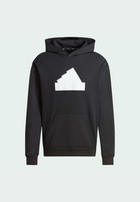 Sudadera con capucha negra hecha de una tela suave. Presenta un gran logo trefoil blanco en el pecho y un bolsillo tipo canguro en la parte frontal.