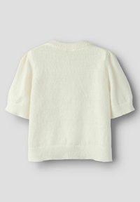 Pull en tricot blanc à manches courtes avec col et ourlet côtelés, présenté à plat sur un fond gris clair.