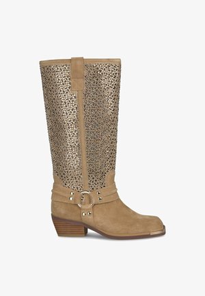 - Kowbojki i obuwie motocyklowe