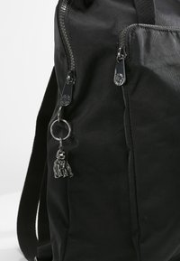 Kipling KAZUKI BE UN - Zaino - rich black