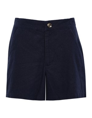 Pantaloni corti blu navy realizzati in cotone, con chiusura frontale a bottone, tasche laterali e un taglio dritto con una texture liscia.
