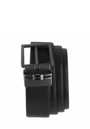 Ceinture en cuir noir avec une finition texturée, dotée d'une boucle en métal rectangulaire avec un accent noir mat et argenté pour un maintien sécurisé.