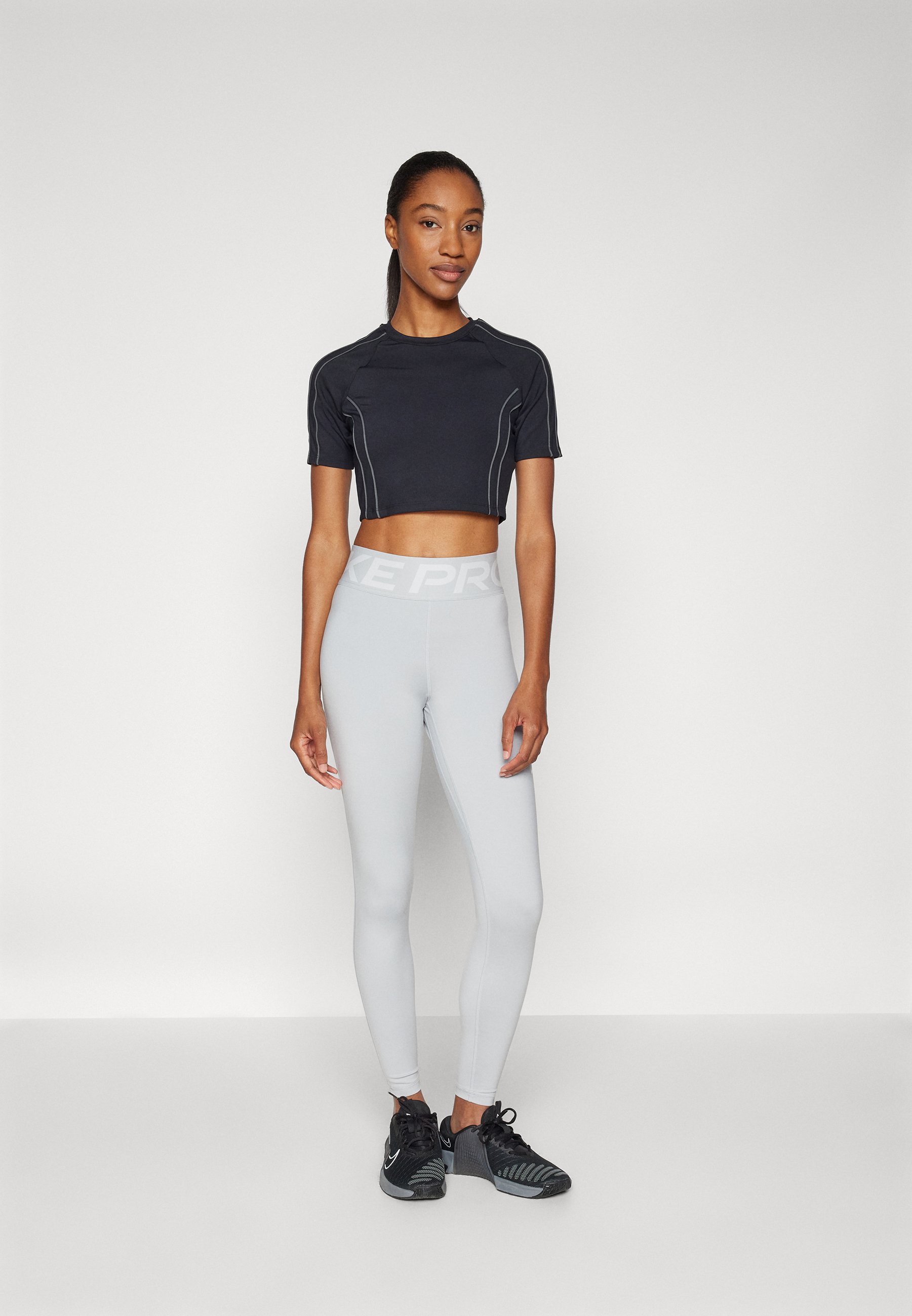 Nike Performance SCULPT - Leggings - light smoke grey/ white/gris -  ZALANDO.FR