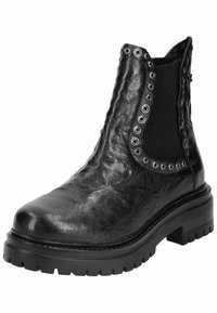 Botas negras de tobillo con una parte superior de cuero texturizado, paneles laterales elásticos y acentos de ojales plateados redondos. Suela de goma gruesa para mayor tracción.