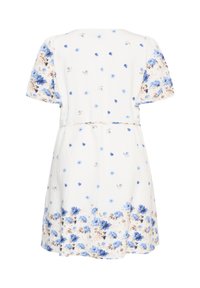 Weißes kurzärmeliges Kleid mit blauen und beigen Blumenmustern, die am Saum und an den Ärmeln verstreut und gruppiert sind, Rückansicht.