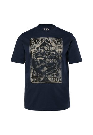 T-shirt in cotone blu navy con una grande grafica consumata raffigurante un teschio e una catena con testo vintage motor club in beige. Maniche corte, collo rotondo.