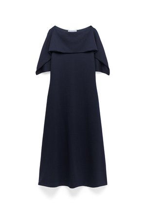 Abito blu navy con texture a coste, design off-the-shoulder e maniche a campana. Lunghezza media e silhouette morbida.