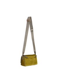 Gulgrøn fløjl crossbody taske med grå rem og guld accenter. Har præget blomsterdesign og rektangulær form.