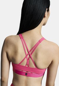 On MOVEMENT - Urheiluliivit: kevyt tuki - pink