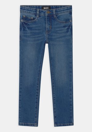 Blaue Denim-Jeans mit vorderer Knopf- und Reißverschluss, fünf Taschen und leichter Verfärbung im Oberschenkelbereich.