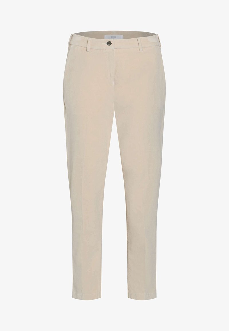 Pantalon beige slim-fit avec fermeture par bouton et zip, passants de ceinture et poches avant, conçu pour un usage décontracté ou professionnel.