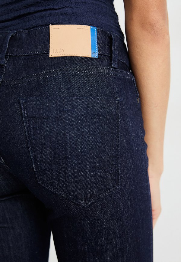 FALLON MID RISE BOOTCUT - Bootcut jeans - rinsed denim2