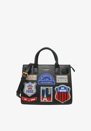 Borsa nera con due manici e tracolla, decorata con toppe colorate a tema Parigi e logo dorato "Rue Madam Paris".