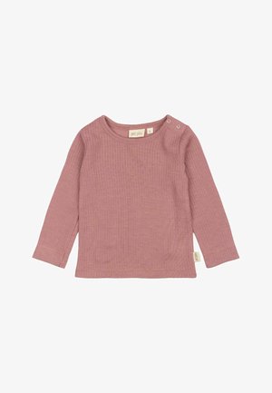Dugi rukavi, rebrasti top u mekanom ružičastom materijalu, s okruglim izrezom i dva dugmeta na ramenu za lakše oblačenje.
