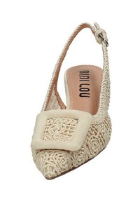 Scarpa slingback beige con punta affilata, texture intrecciata e fibbia quadrata in tessuto sul davanti. Interno liscio con nome del marchio.