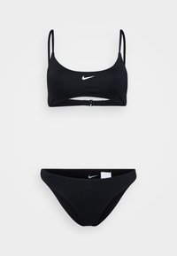 Ensemble de bikini noir comprenant un haut bralette avec des bretelles réglables et une boucle, assorti de bas de bikini taille basse.