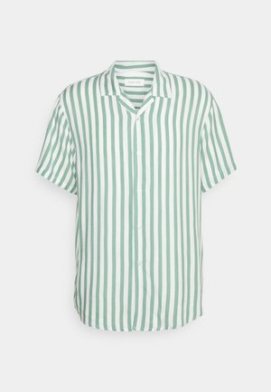 Chemise à manches courtes en rayures verticales vert clair et blanches, dotée d'un col et d'une fermeture à boutons, fabriquée dans un tissu doux et léger.