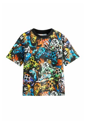 Camiseta de manga corta de algodón, con un estampado gráfico colorido de mandos de videojuegos sobre un fondo negro con salpicaduras de color.