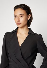 DKNY FAUX WRAP DRESS WITH COLLAR - Cocktail φόρεμα / Φόρεμα για πάρτι - black