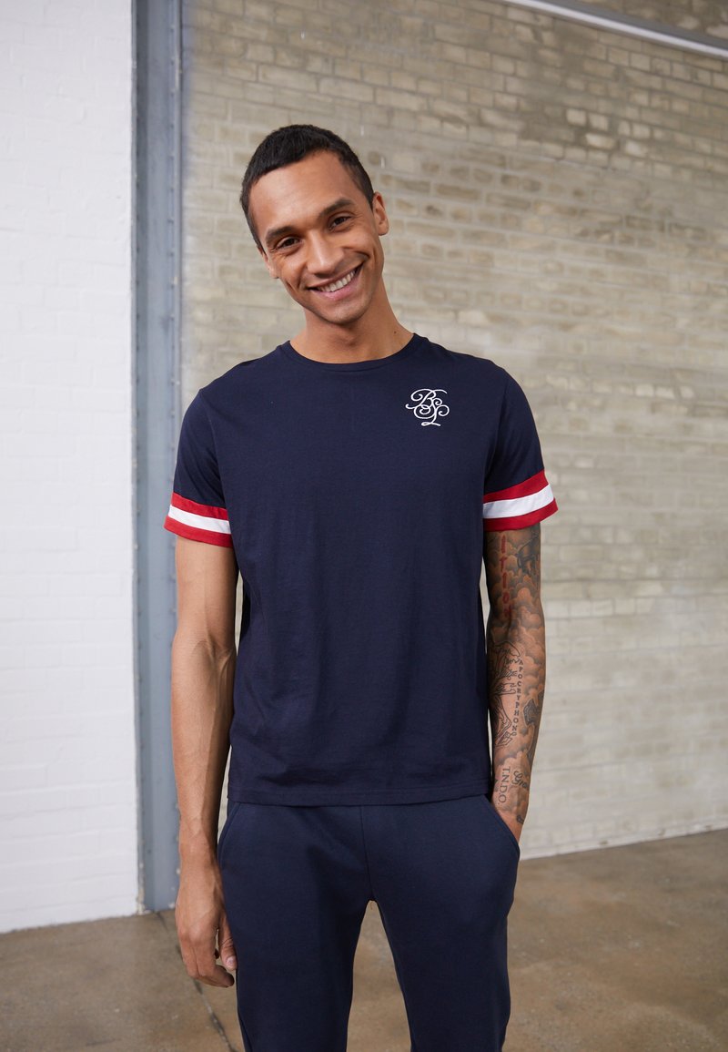 Brave Soul DRUMMOND - T-shirt estampada - navy/red/white