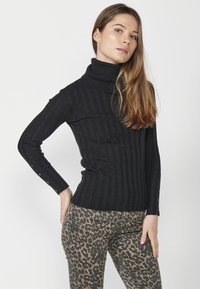 Koroshi Pulover - black
