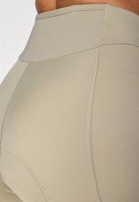 Thumbnail Image 6