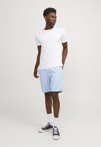 Jack & Jones JPSTBOWIE SOLID MID - Kratke hlače - cerulean
