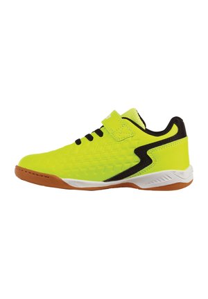 Neon-gelber flacher Sportschuh mit schwarzen Akzenten, brauner Sohle, weißer Zwischensohle, Schnürsenkeln und einem Klettverschluss an der Oberseite.