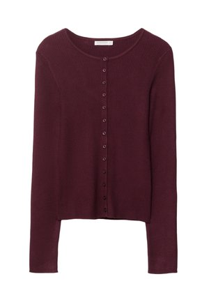 Gilet bordeaux à côtes avec manches longues, col rond et fermeture par boutons sur le devant, avec des boutons assortis le long de la patte.