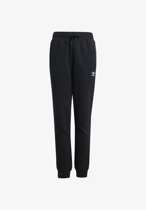 Czarne spodnie dresowe Adidas z elastycznym pasem, sznurkiem, bocznymi kieszeniami, prążkowanymi ściągaczami przy kostkach i małym białym logo na lewym udzie.