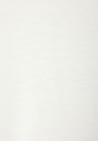 Tessuto di cotone bianco con una texture liscia e uniforme e un sottile motivo di trama. Adatto per applicazioni di abbigliamento o tappezzeria.
