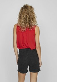 VILA Pluus - mars red