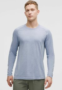 lululemon - METAL VENT TECH LONG SLEEVE - Maglietta a manica lunga - washed denim starch blue Immagine in miniatura 1