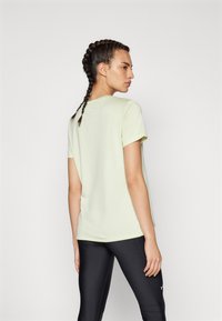 Under Armour TECH TWIST - Spordi T-särk - retro green/white