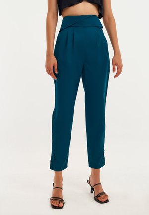 MIT GEKREUZTEM BUND - Trousers - rock oil