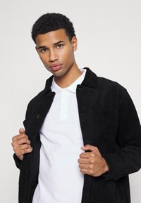 Weekday ROLAND OVERSHIRT - Casaco de verão - black