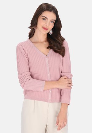 Cardigan roz pal cu dungi, decolteu în V, cu mâneci lungi și închidere cu nasturi în față, realizat dintr-un material tricotat moale.