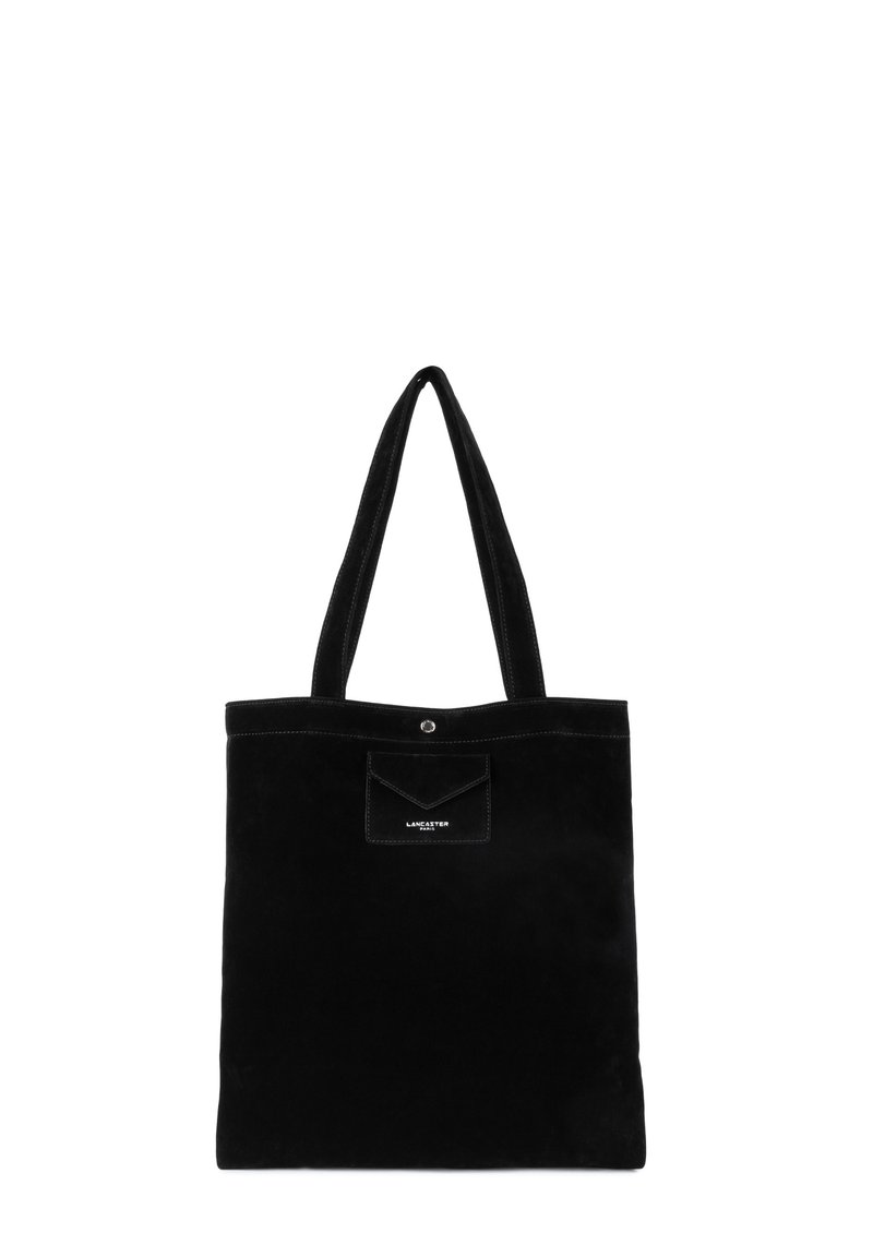 Borsa a spalla nera in suede con due manici, bordo superiore cucito e una piccola tasca a patta con logo sul davanti. Texture morbida.