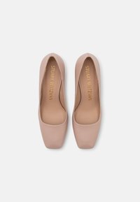 Stuart Weitzman Escarpins - nude