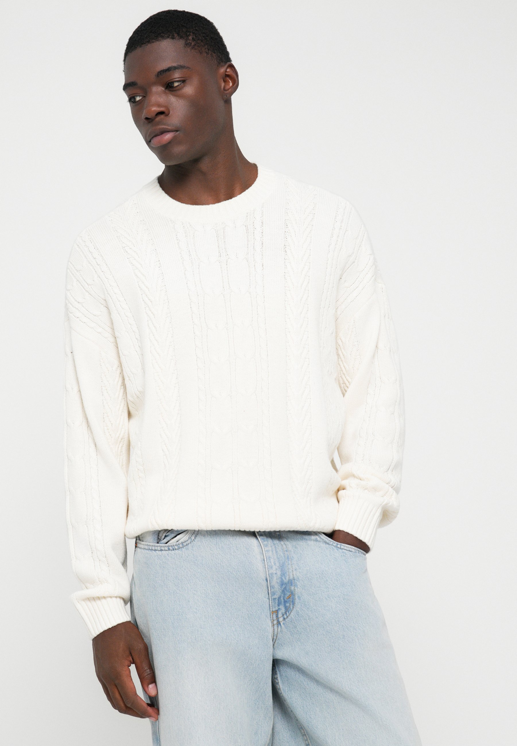 Hollister Co. CABLE THRIFTED CREW - Jumper - white - Zalando.co.uk